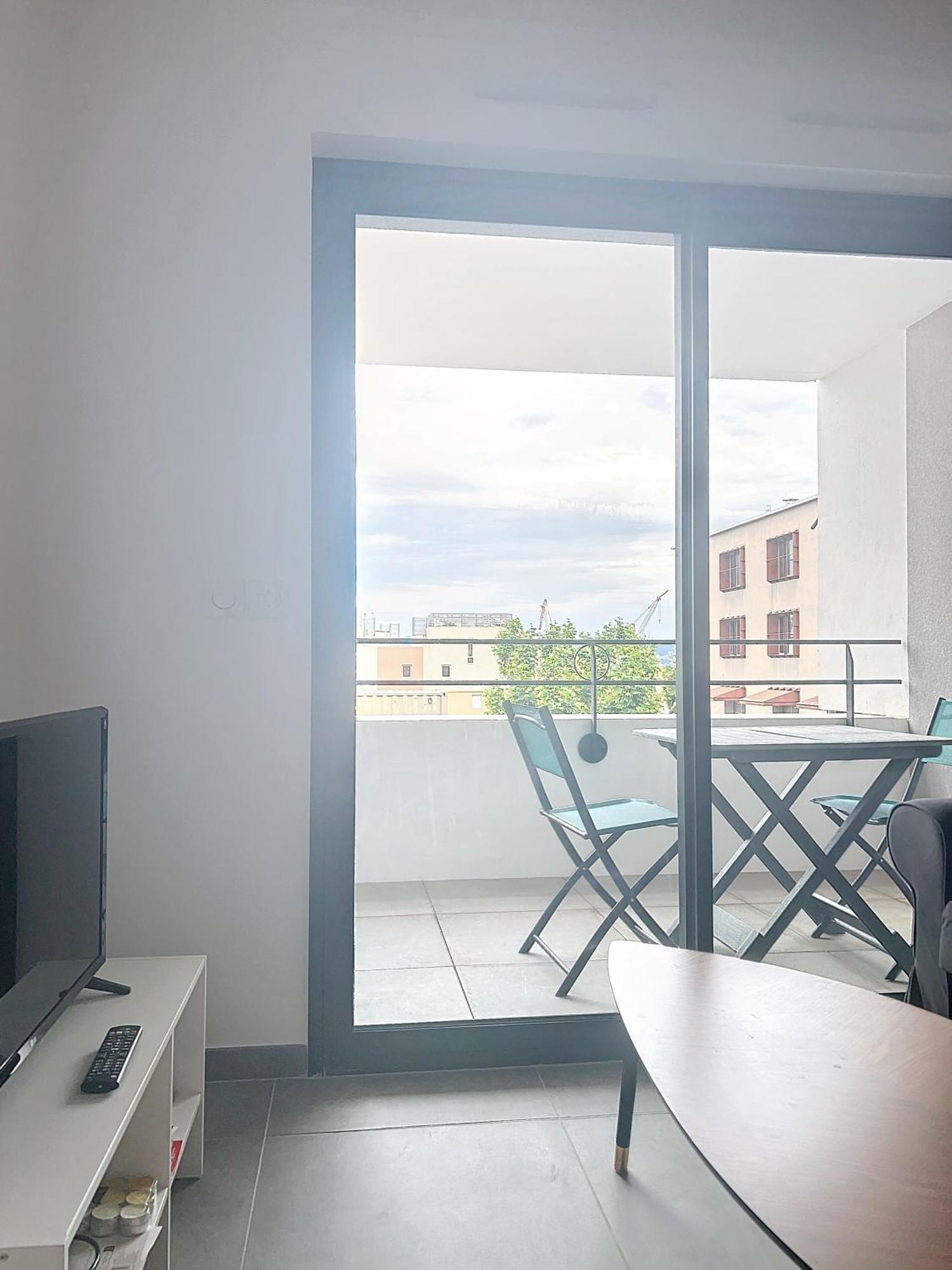 Neuf Paisible Avec Parking Proche Du Vieux Port Et Des Calanques Appartamento *